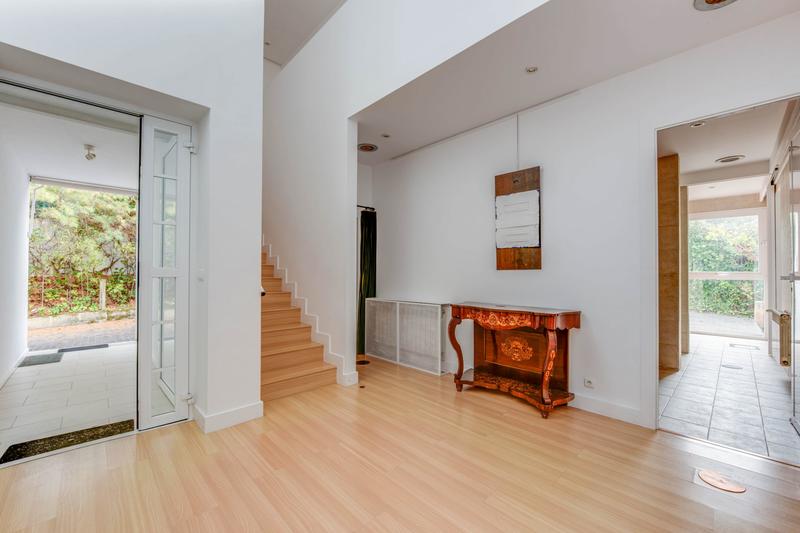 Maison contemporaine - 380 m² - 10 pièces