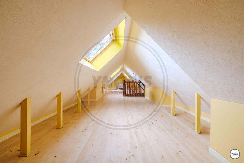 Maison - 212 m² - 8 pièces