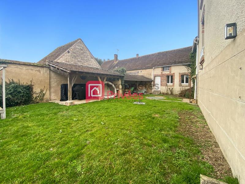 Maison - 165 m² - 9 pièces