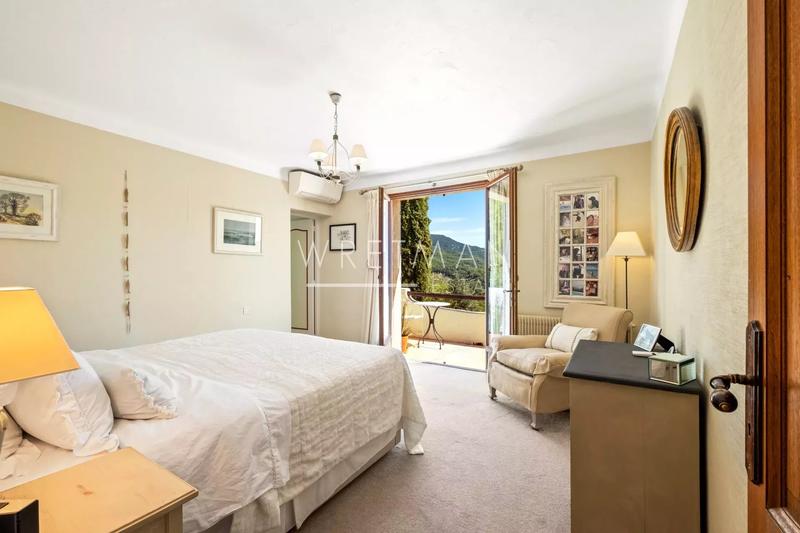 Villa - 192 m² - 9 pièces