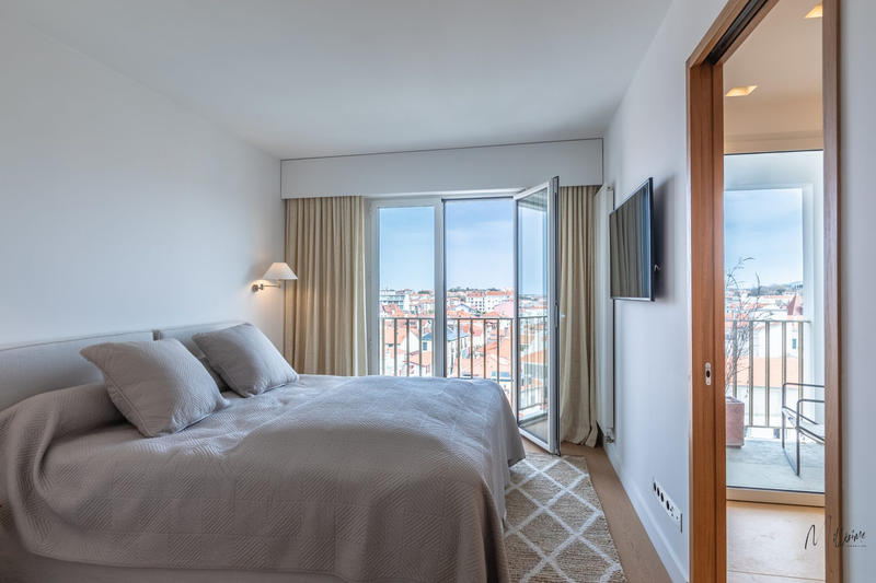 Appartement - 201 m² - 5 pièces