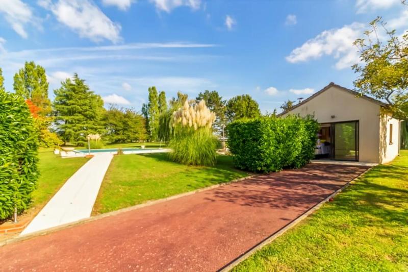 Propriété - 300 m² - 9 pièces