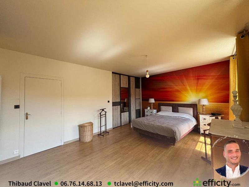 Maison - 341 m² - 8 pièces