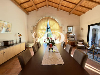 Maison - 235 m² - 7 pièces