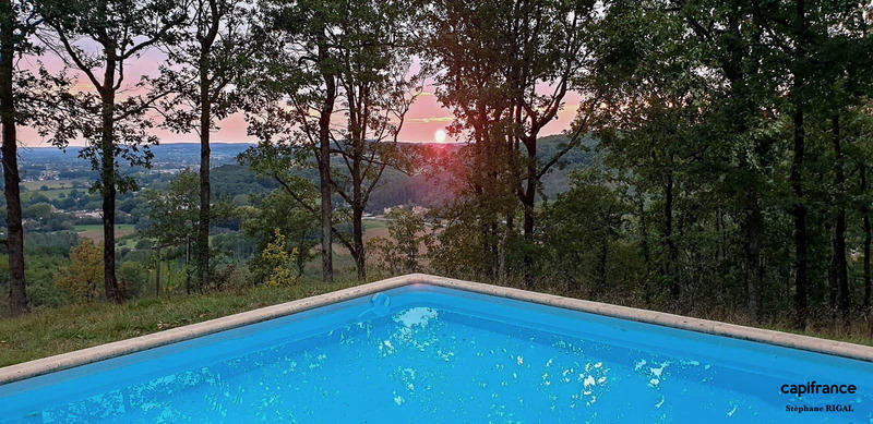 Propriété - 250 m² - 7 pièces