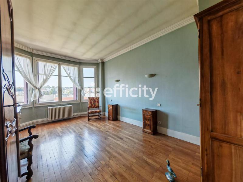 Appartement - 181 m² - 5 pièces