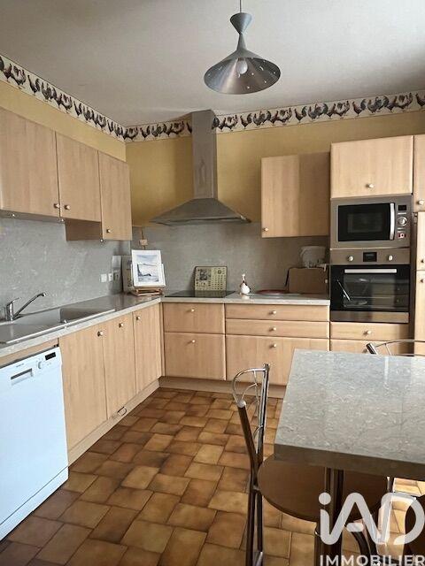 Maison - 227 m² - 8 pièces