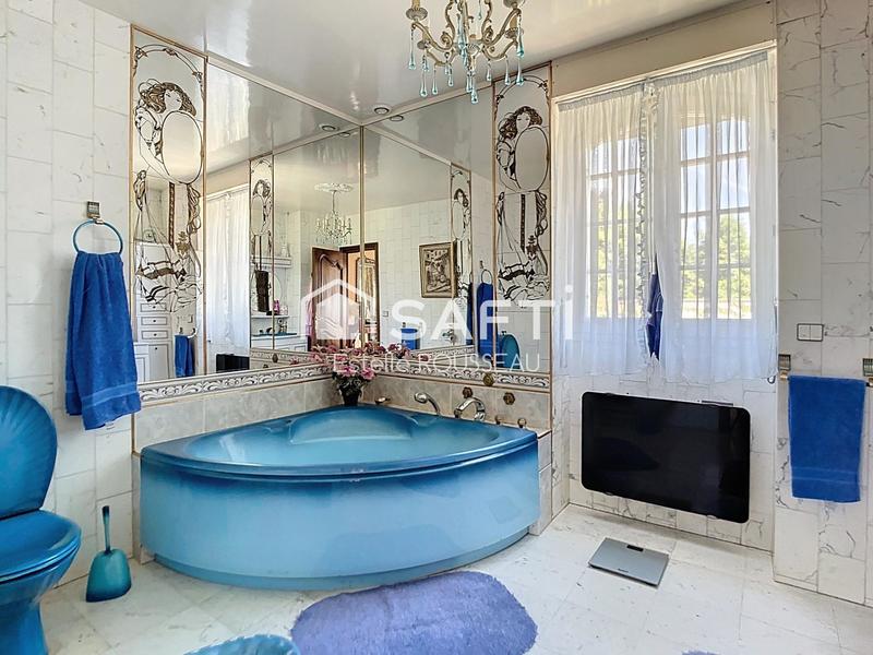 Maison - 221 m² - 7 pièces