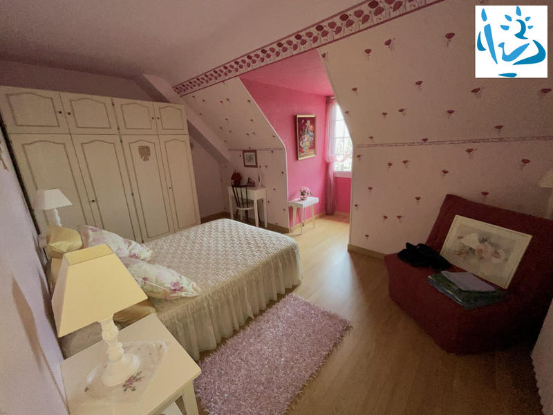 Maison - 172 m² - 9 pièces