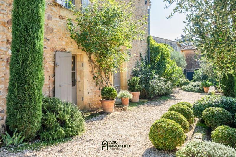 Mas - 250 m² - 10 pièces