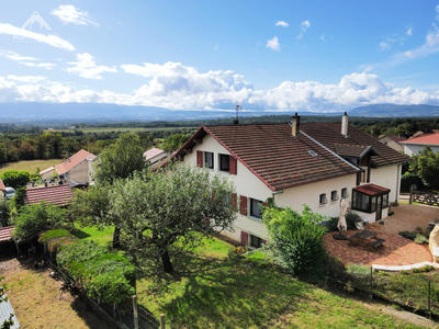 Maison - 210 m² - 7 pièces