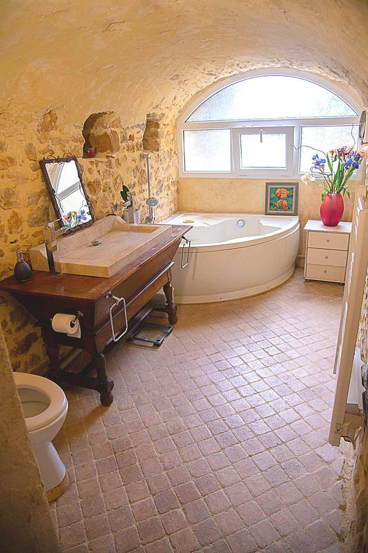 Mas - 668 m² - 27 pièces