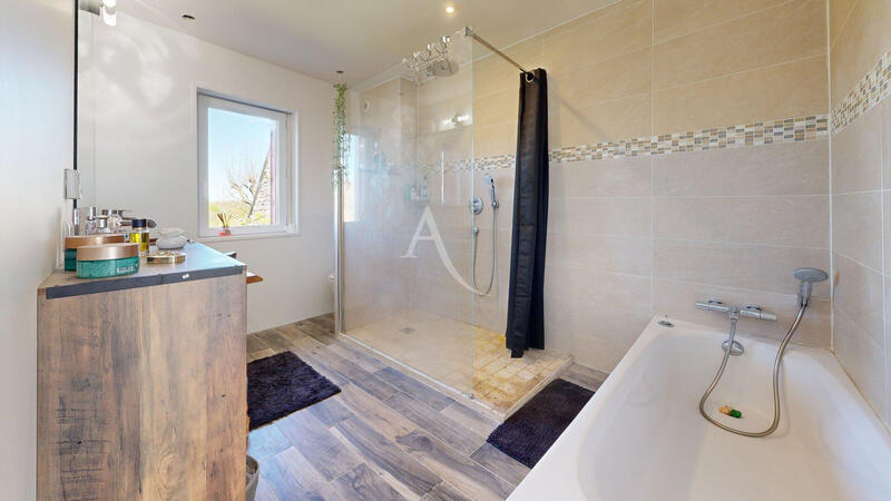 Maison - 156 m² - 9 pièces