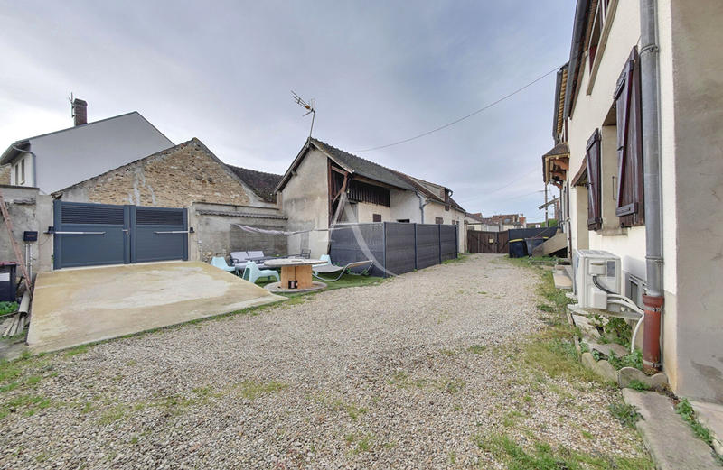 Maison - 180 m² - 7 pièces