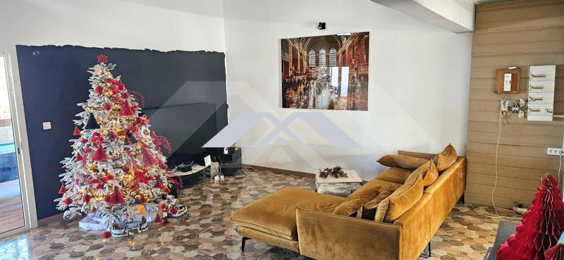 Maison - 380 m² - 7 pièces