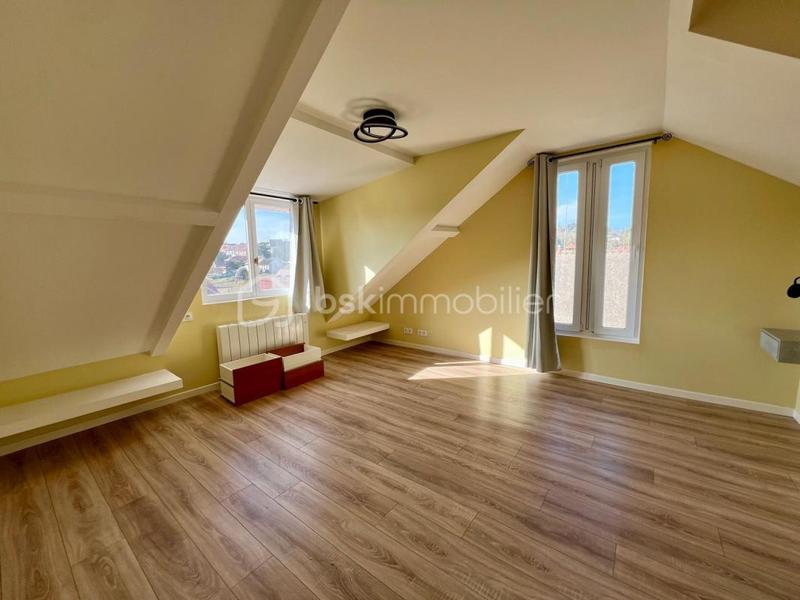 Maison - 95 m² - 5 pièces
