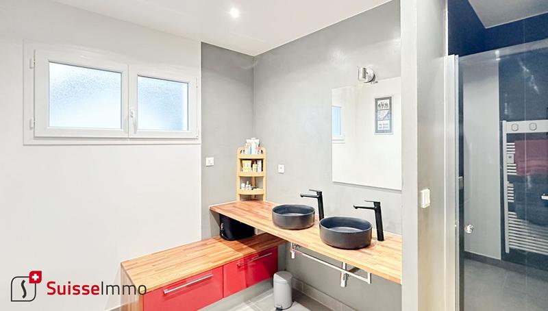 Maison - 208 m² - 7 pièces