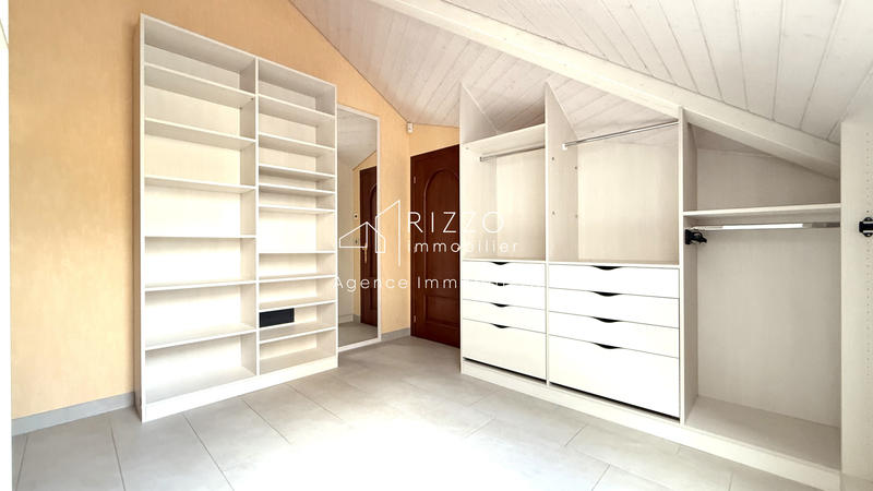 Maison - 450 m² - 20 pièces