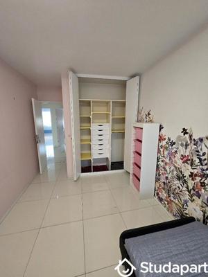 Chambre - 12 m² - 1 pièce