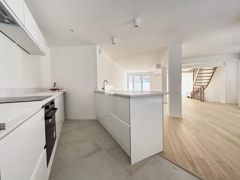 Maison - 213 m² - 5 pièces