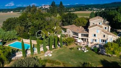 Moulin - 1 500 m² - 28 pièces