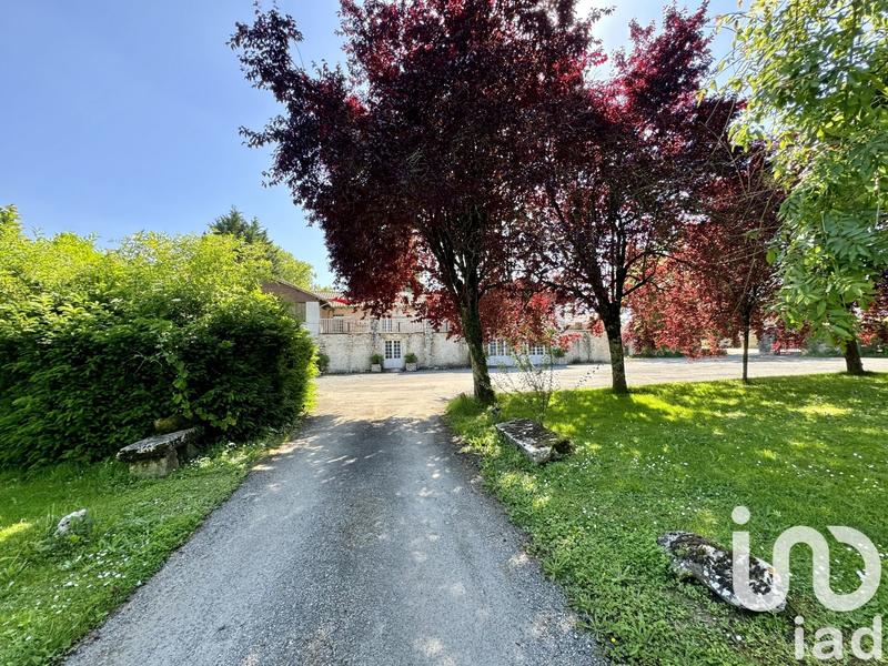 Maison - 1 600 m² - 15 pièces