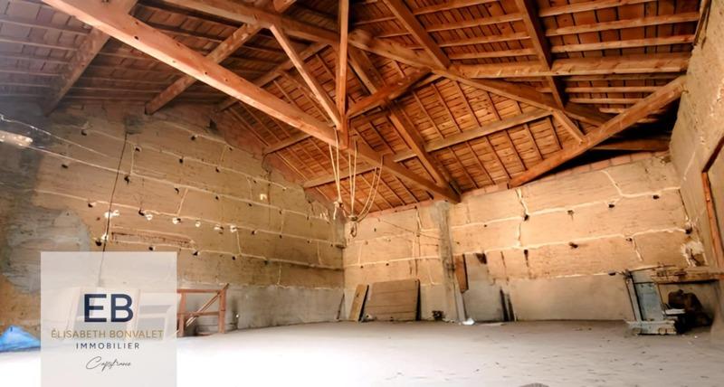 Corps de ferme - 560 m² - 4 pièces