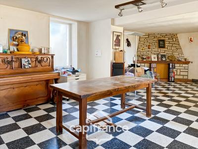 Maison - 357 m² - 11 pièces