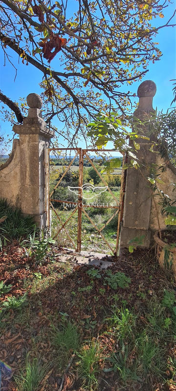 Mas - 2 500 m² - 30 pièces