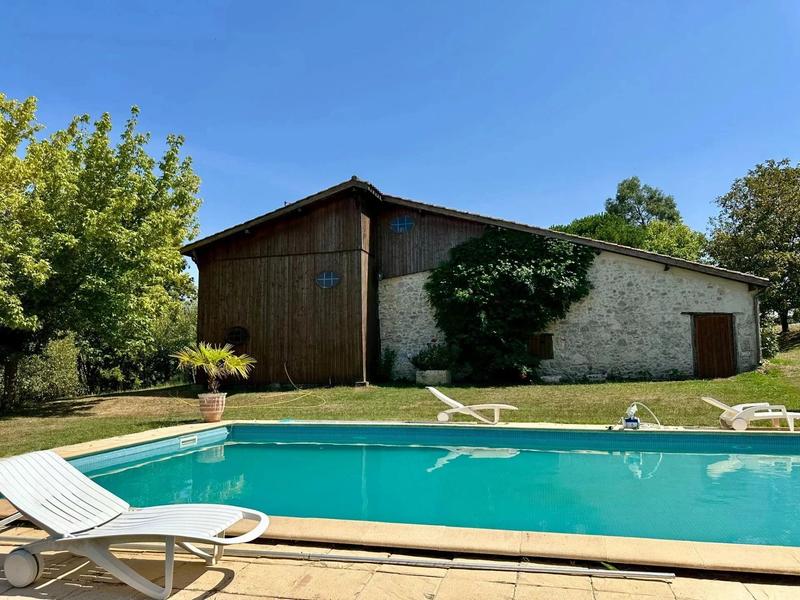 Maison - 260 m² - 8 pièces