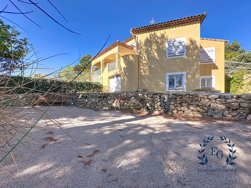 Maison traditionnelle - 180 m² - 7 pièces