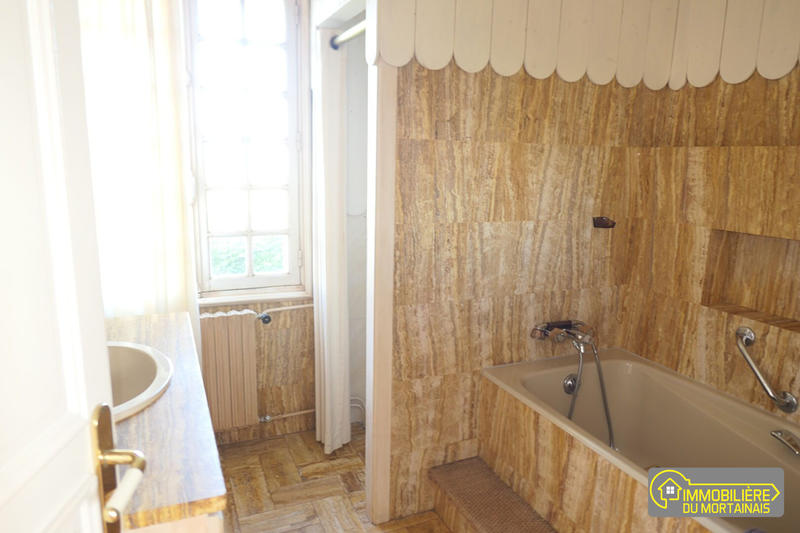 Maison - 235 m² - 8 pièces