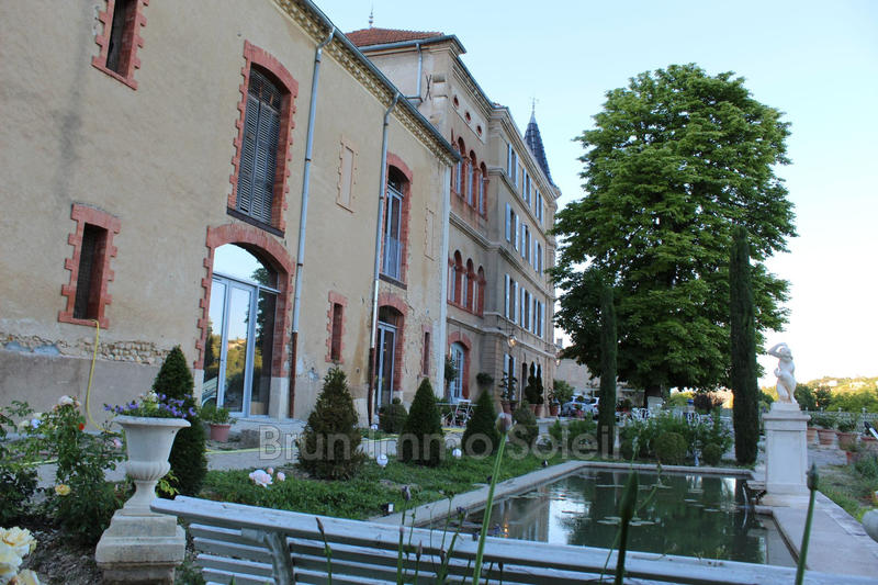 Maison - 904 m² - 23 pièces