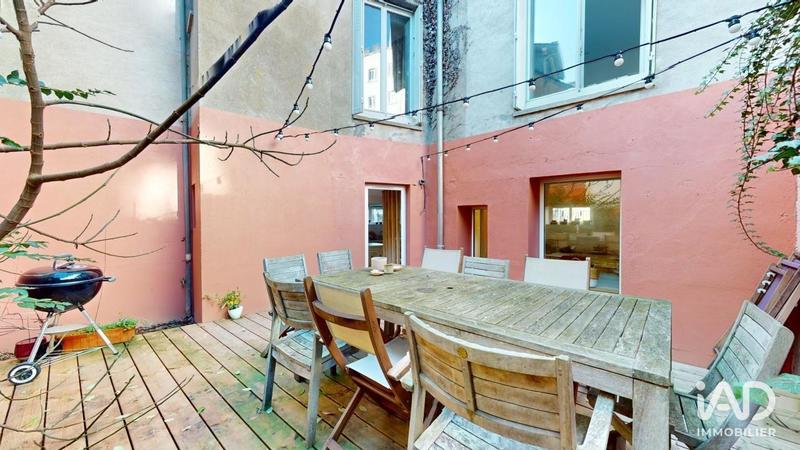 Maison - 210 m² - 10 pièces