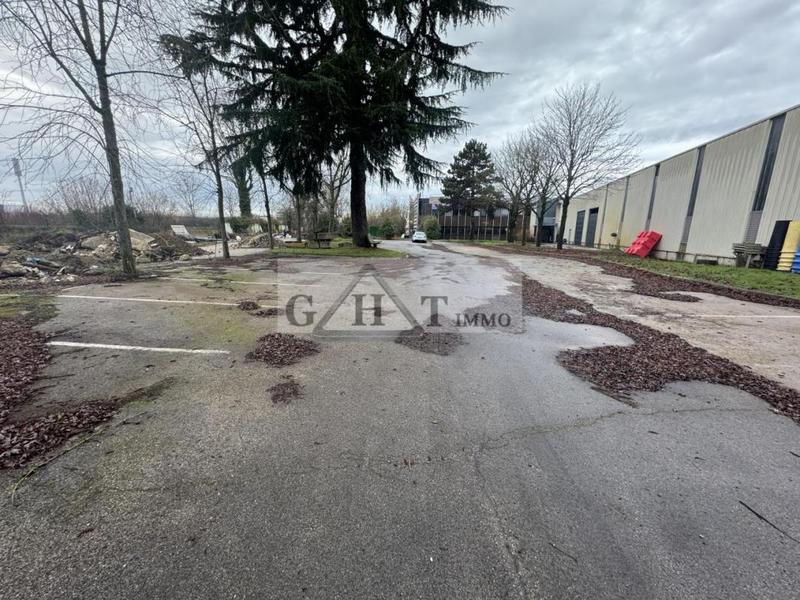 Entrepôt - 3 100 m²