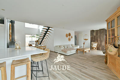 Maison - 236 m² - 9 pièces