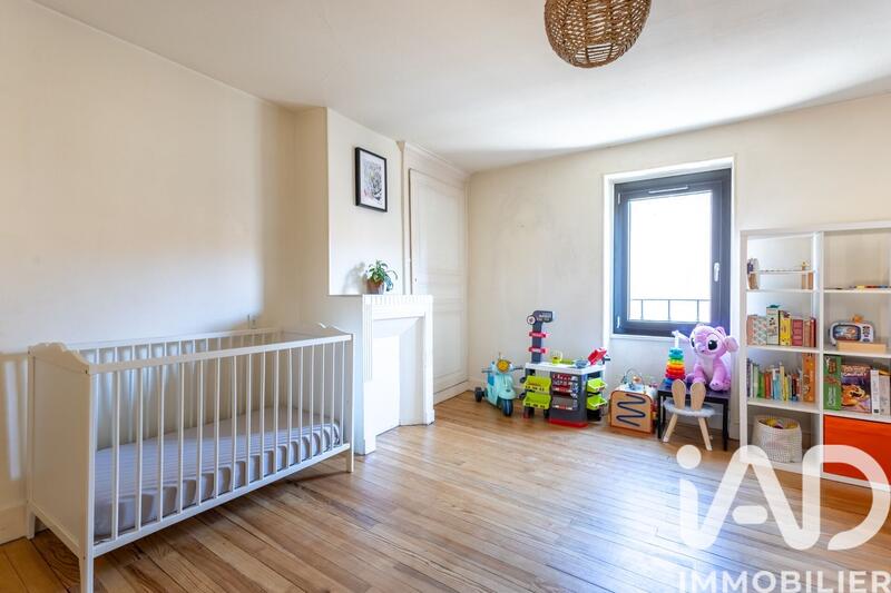 Maison - 235 m² - 7 pièces