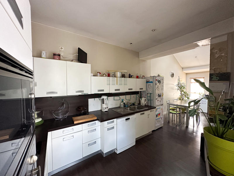 Maison - 205 m² - 8 pièces