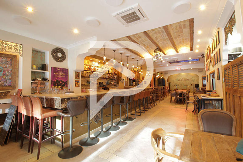 Maison - 300 m² - 6 pièces