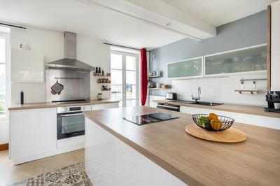 Demeure - 249 m² - 17 pièces