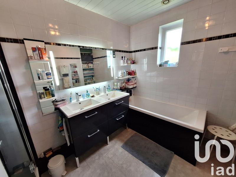 Maison - 200 m² - 8 pièces