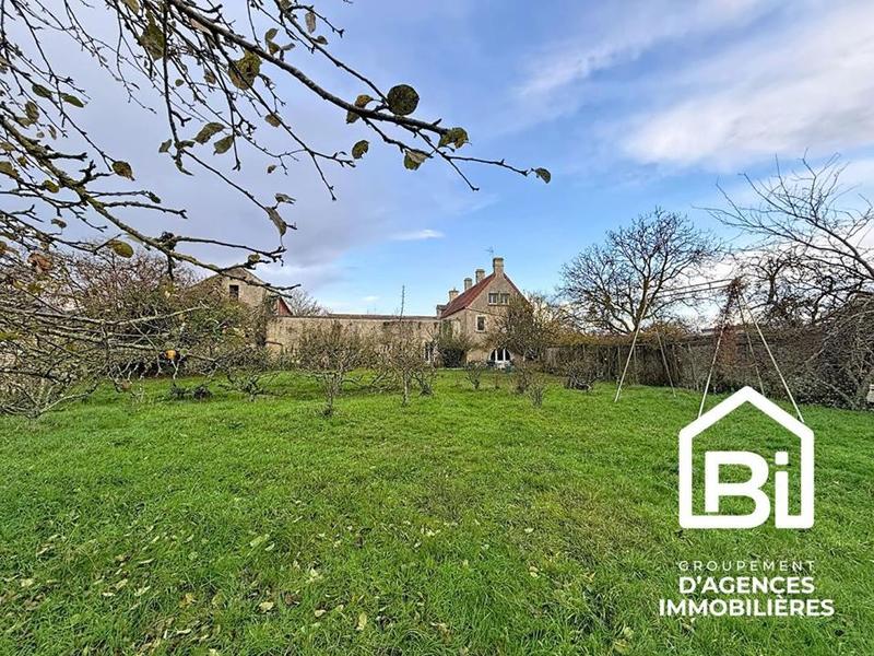 Corps de ferme - 300 m² - 9 pièces