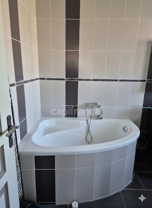 Maison - 218 m² - 10 pièces