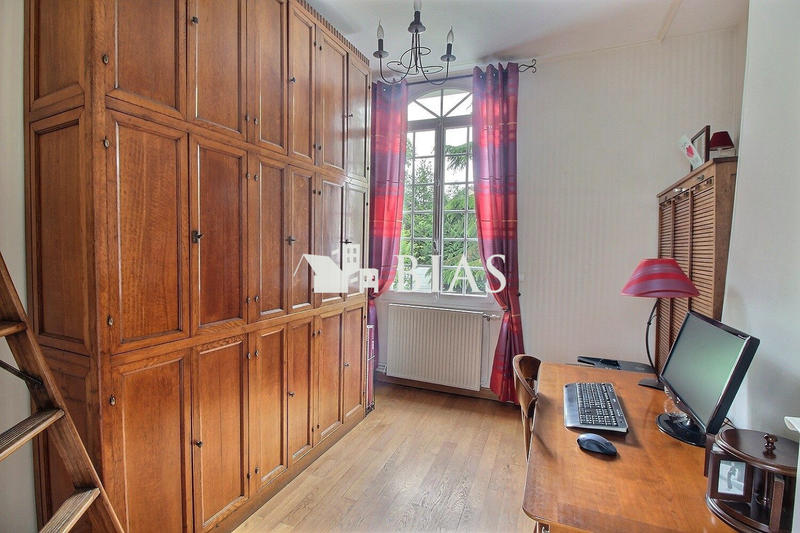 Maison - 225 m² - 8 pièces