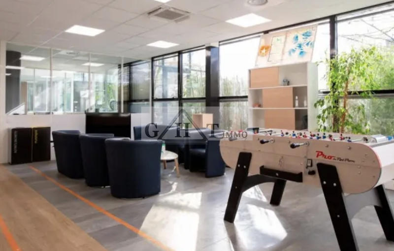 Entrepôt - 2 596 m²