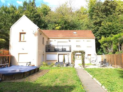 Maison - 207 m² - 8 pièces