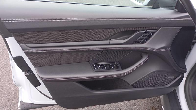 Porsche taycan Cross Turismo 4s 571 93.4 kWh n/A