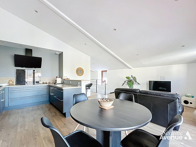 Maison - 307 m² - 8 pièces