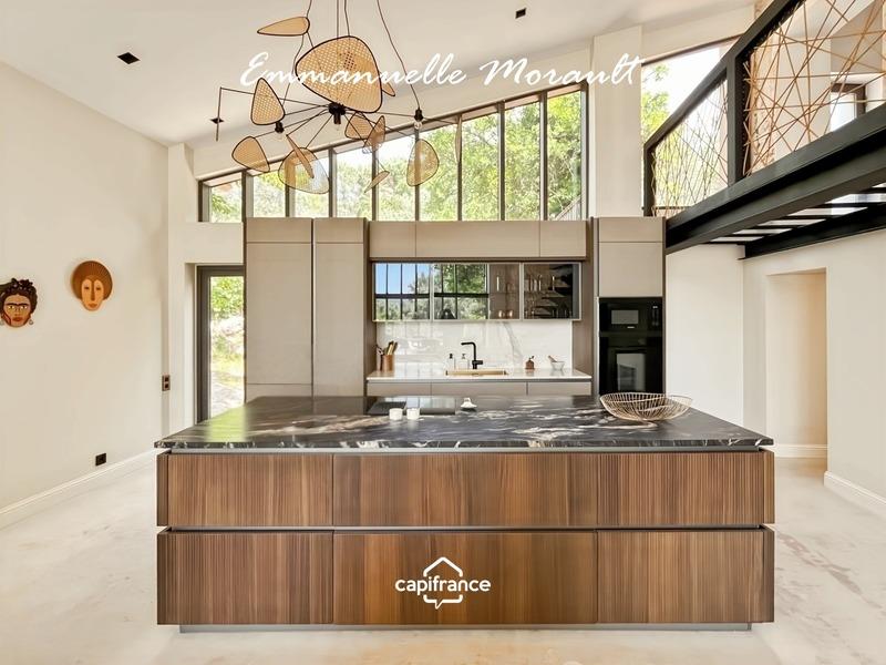 Propriété - 487 m² - 10 pièces