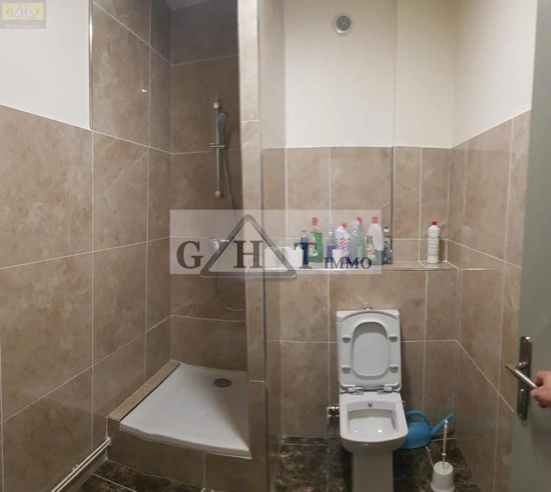 Entrepôt - 1 050 m²